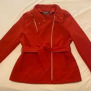 Kenneth Cole Reaction Red side zip rain jacket with tie. Hidden hood.